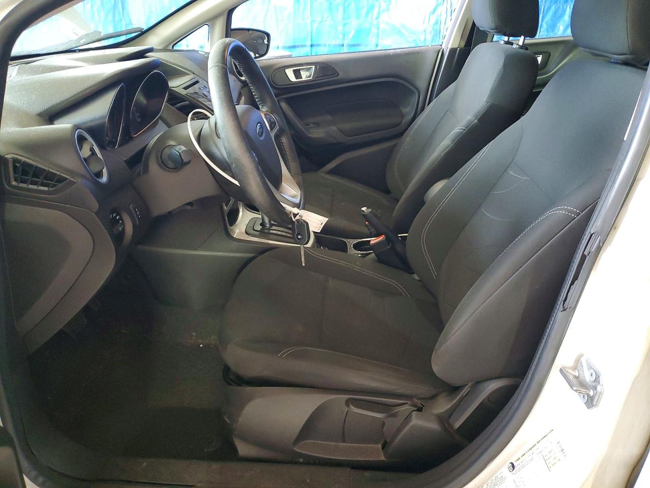 2015 FORD FIESTA SE photo 13