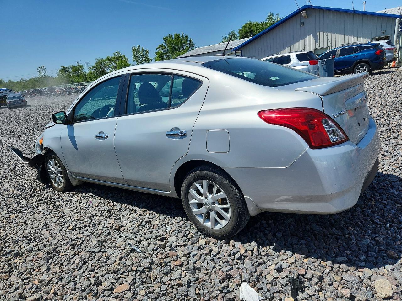 2018 NISSAN VERSA SV photo 3