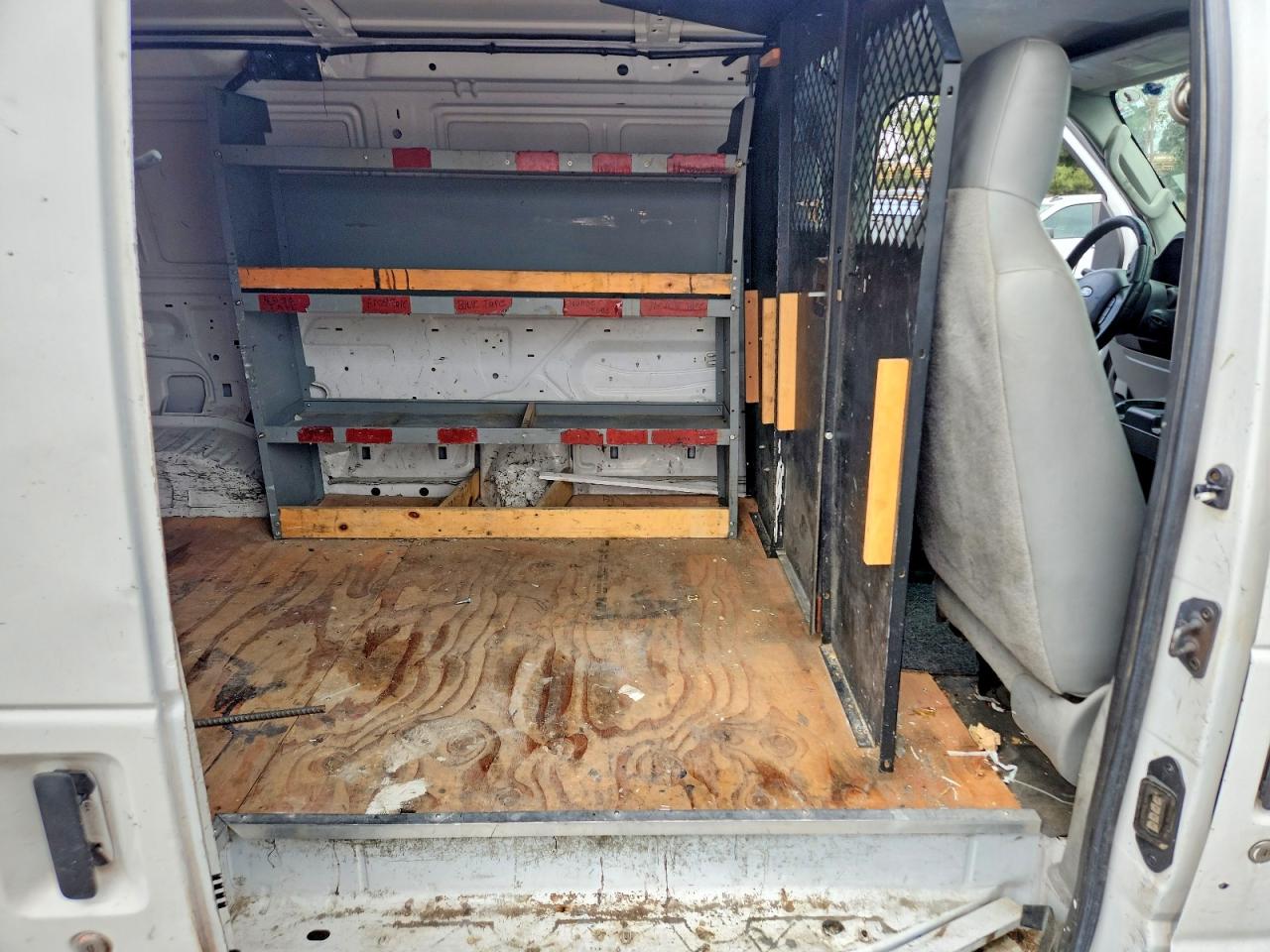 2011 FORD ECONOLINE E150 VAN photo 31