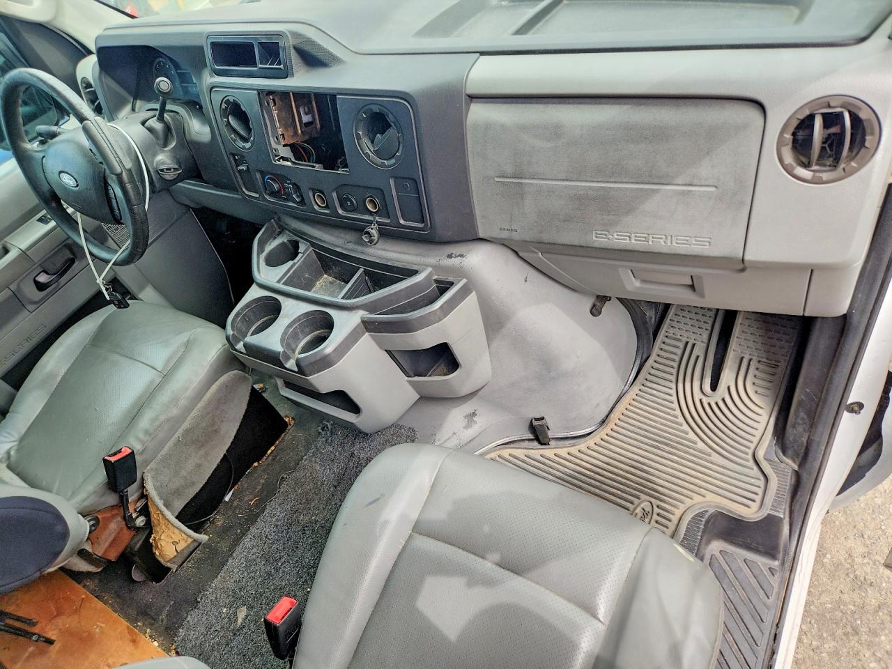 2011 FORD ECONOLINE E150 VAN photo 22