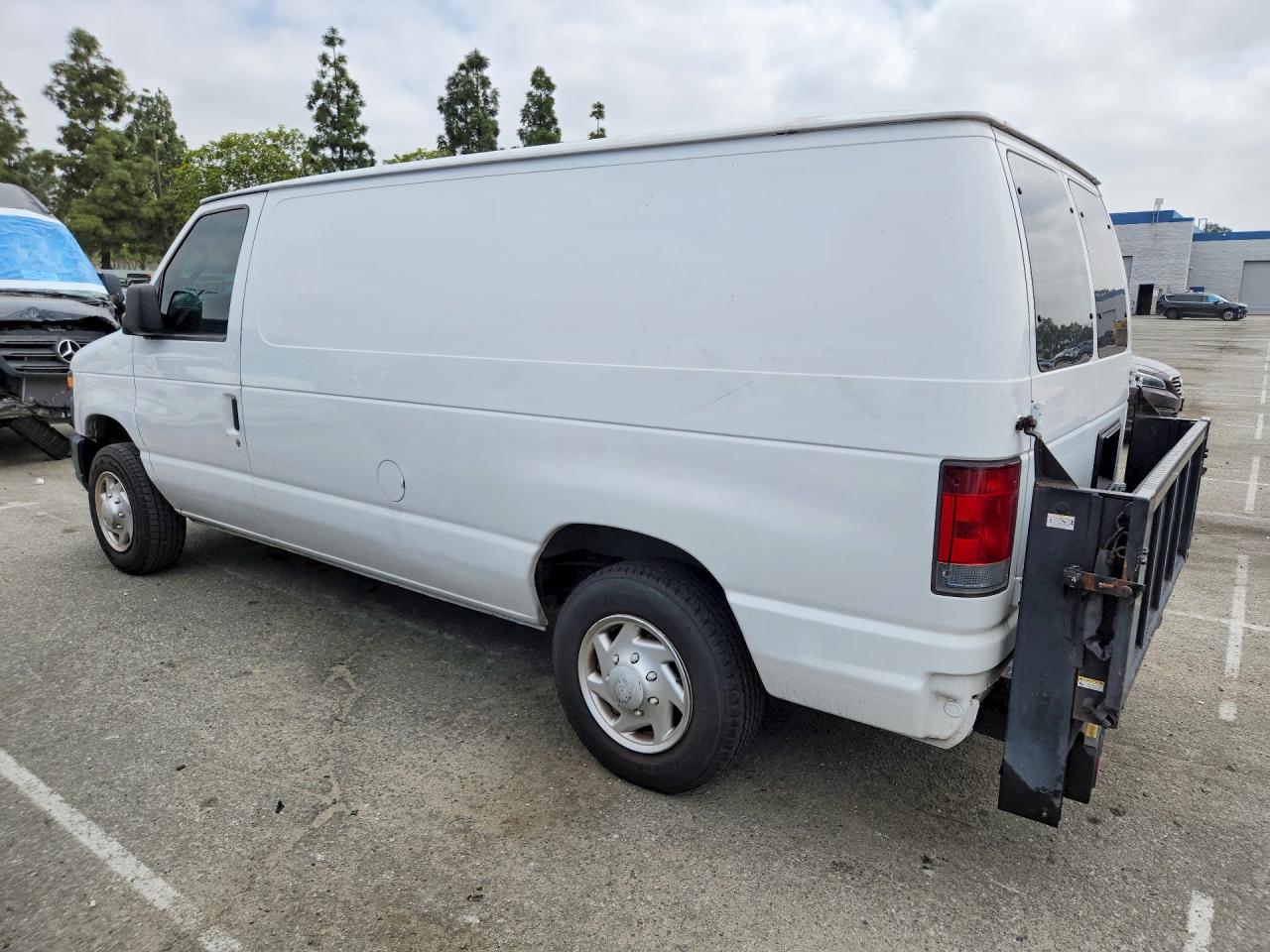 2011 FORD ECONOLINE E150 VAN photo 4