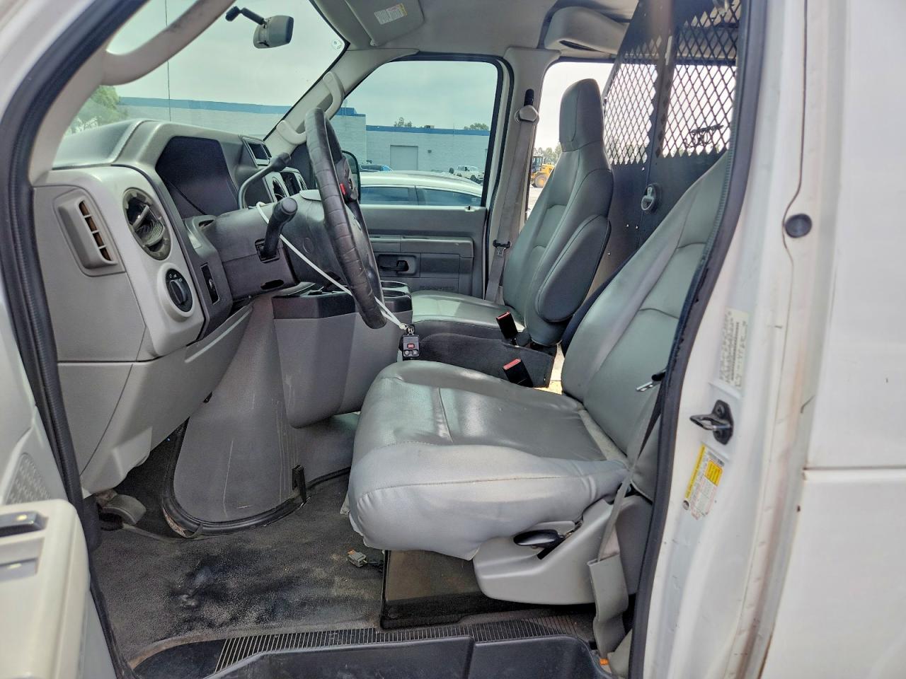 2011 FORD ECONOLINE E150 VAN photo 19