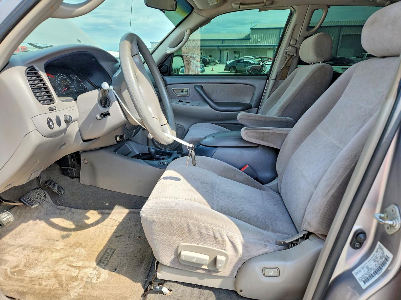 2001 TOYOTA SEQUOIA SR5 photo 13