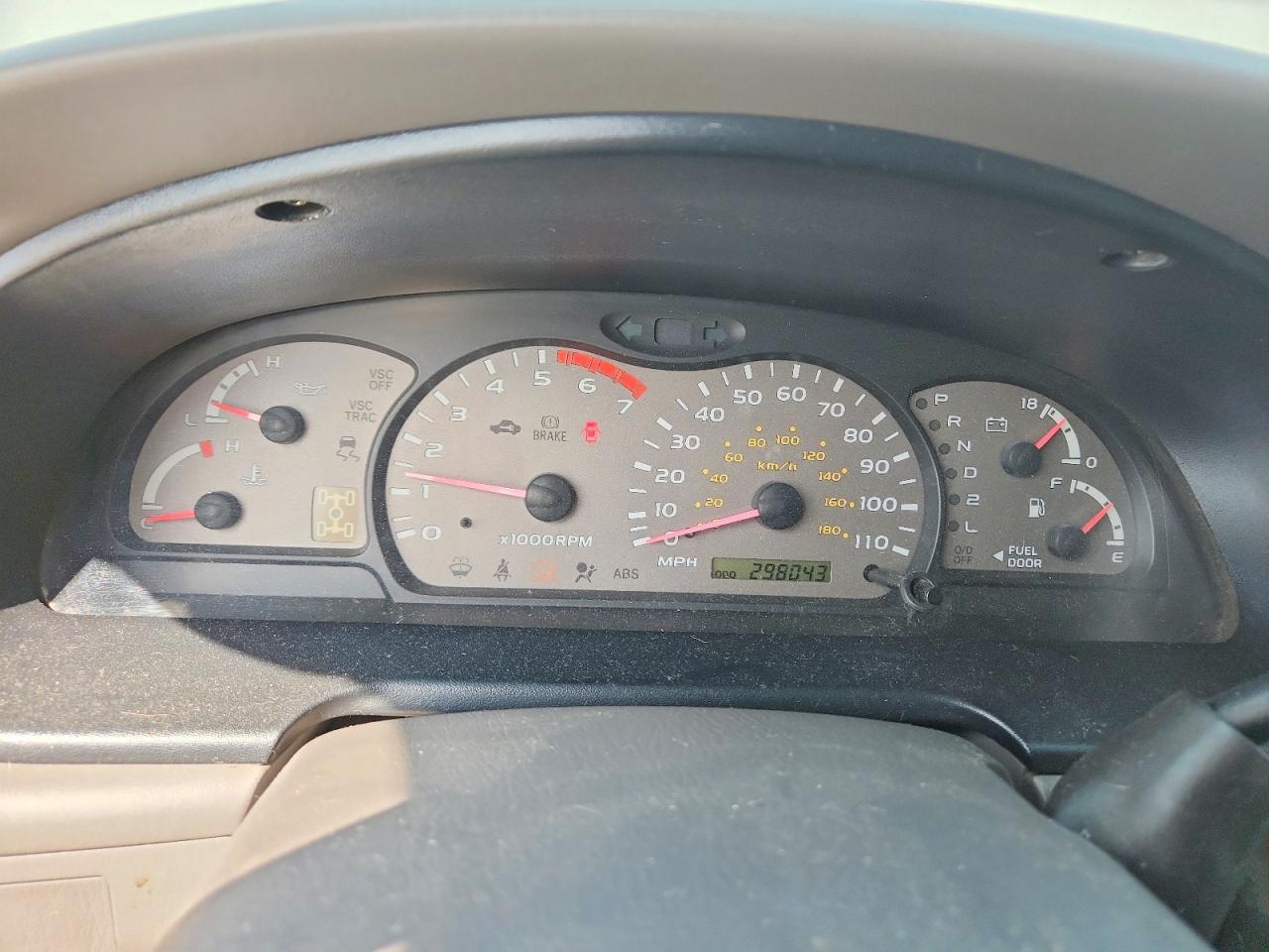 2001 TOYOTA SEQUOIA SR5 photo 17
