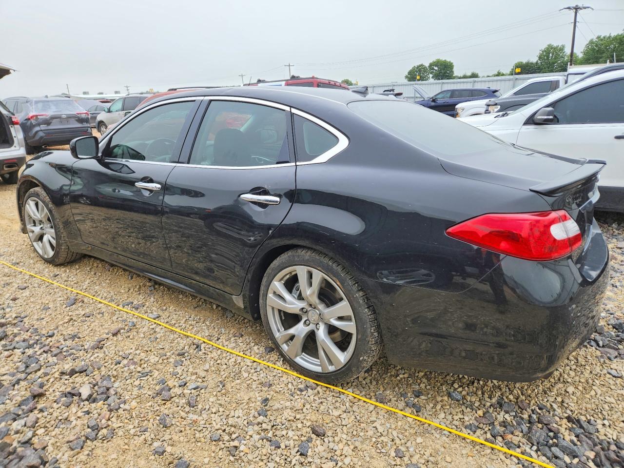 2011 INFINITI M37 photo 3