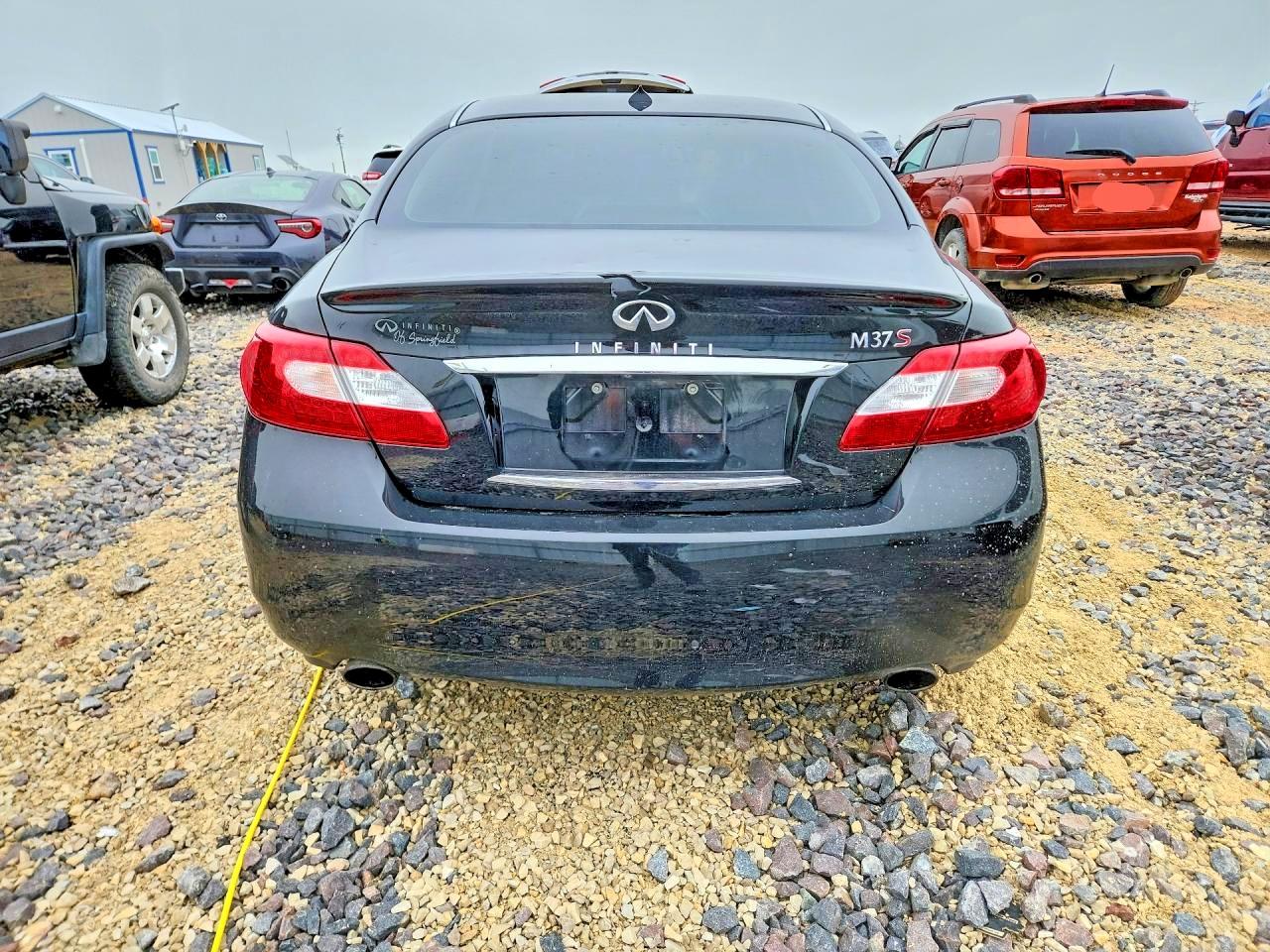 2011 INFINITI M37 photo 11