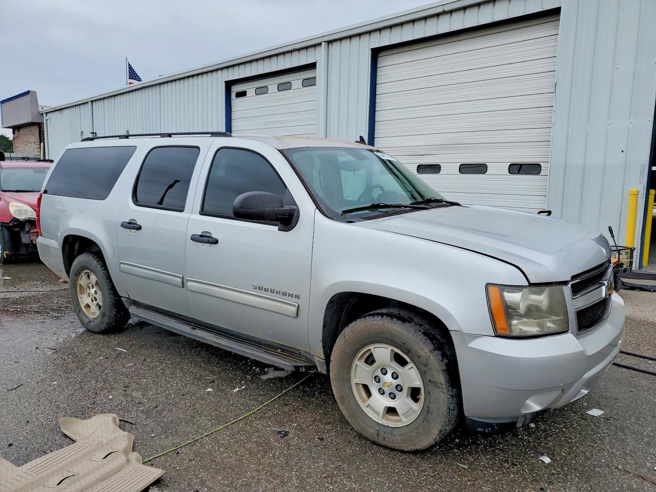 2010 CHEVROLET SUBURBAN C1500 LS photo 10