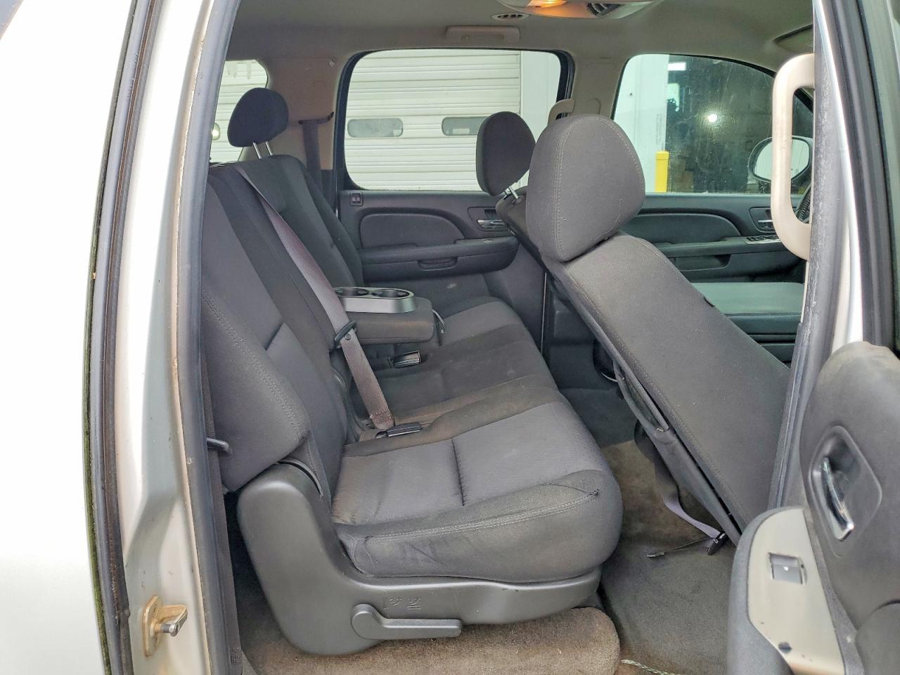 2010 CHEVROLET SUBURBAN C1500 LS photo 31