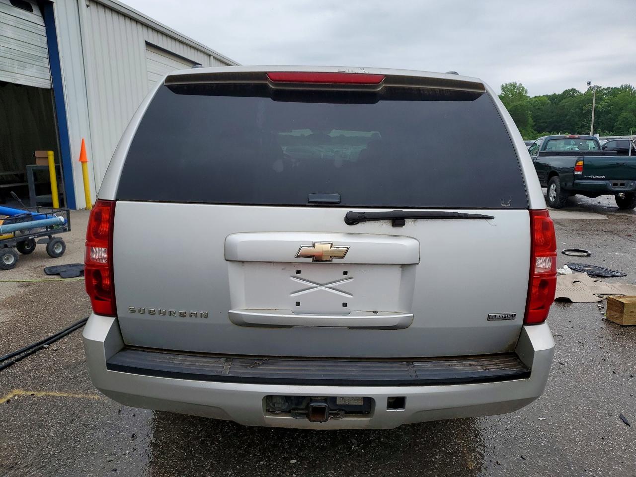 2010 CHEVROLET SUBURBAN C1500 LS photo 16