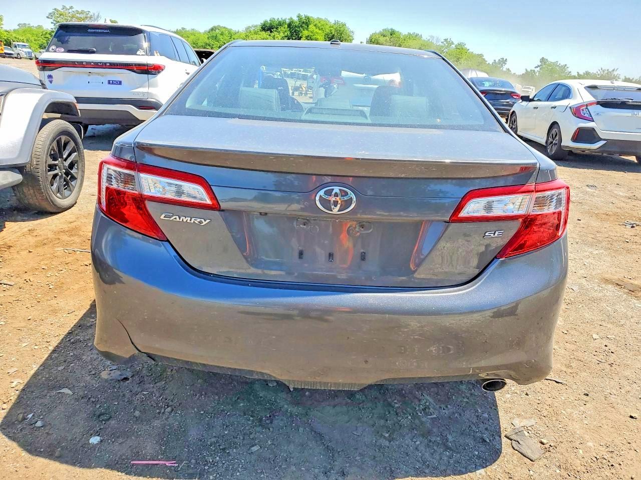 2012 TOYOTA CAMRY SE photo 11