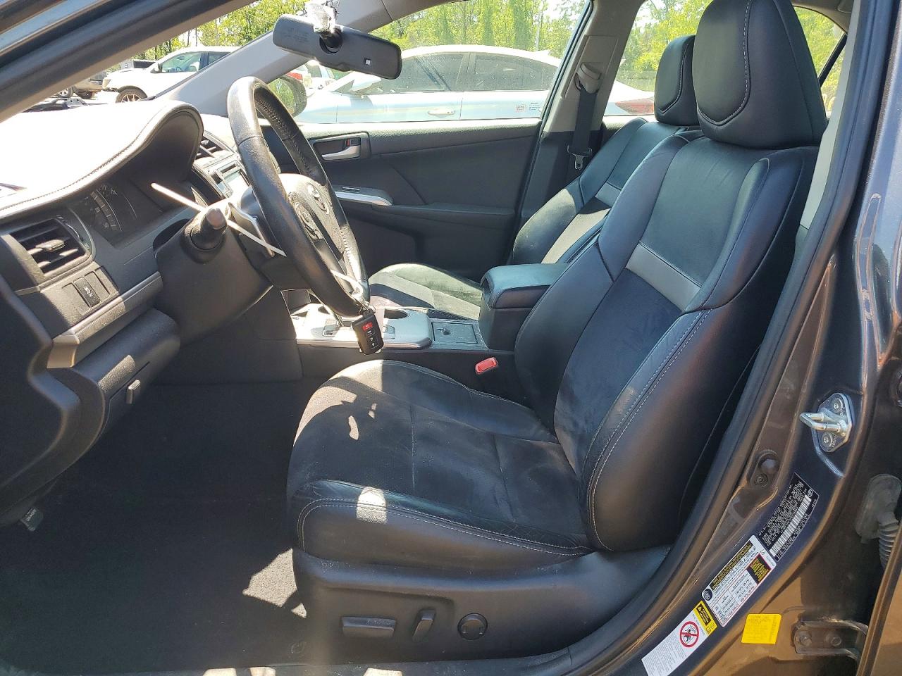 2012 TOYOTA CAMRY SE photo 13