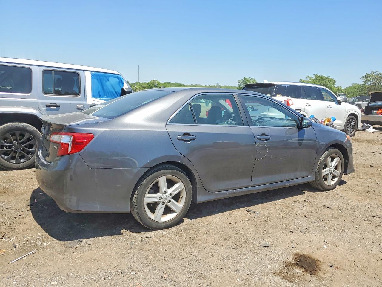 2012 TOYOTA CAMRY SE photo 5