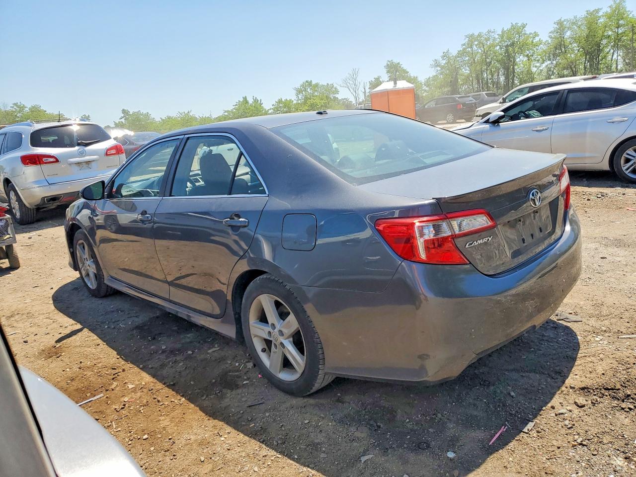 2012 TOYOTA CAMRY SE photo 3