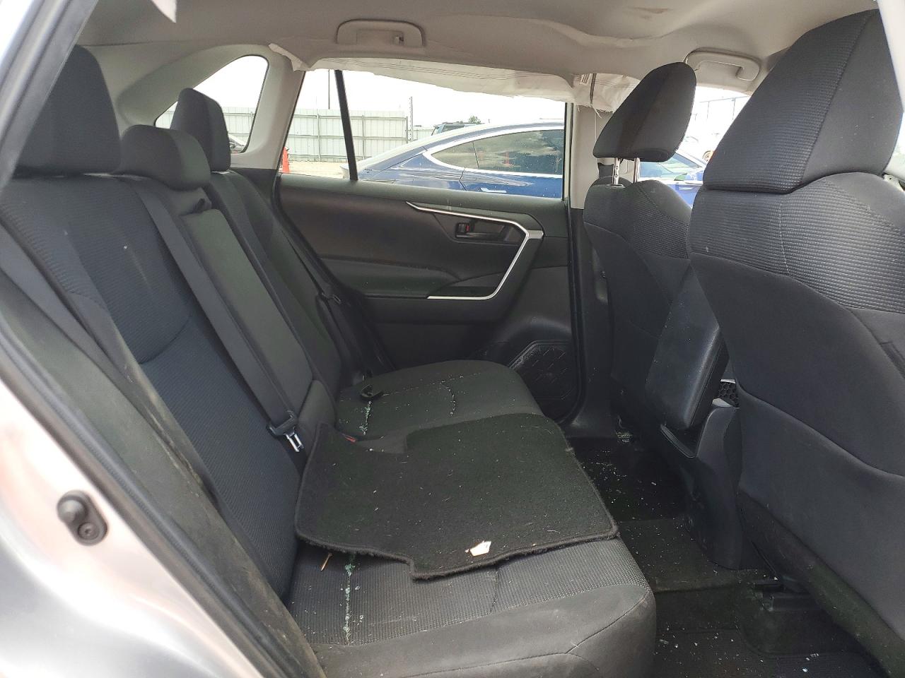2021 TOYOTA RAV4 LE photo 19