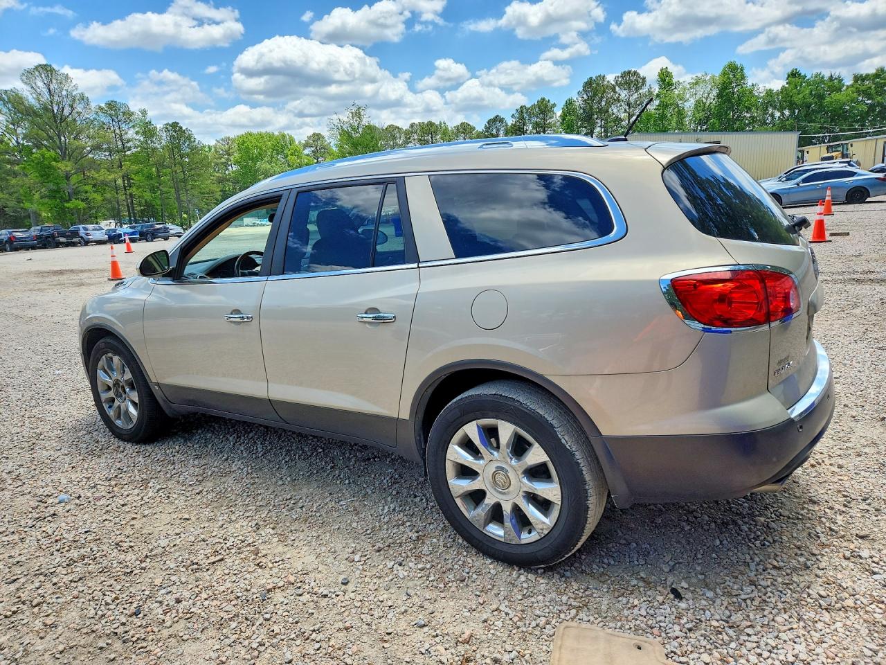 2010 BUICK ENCLAVE CXL photo 4