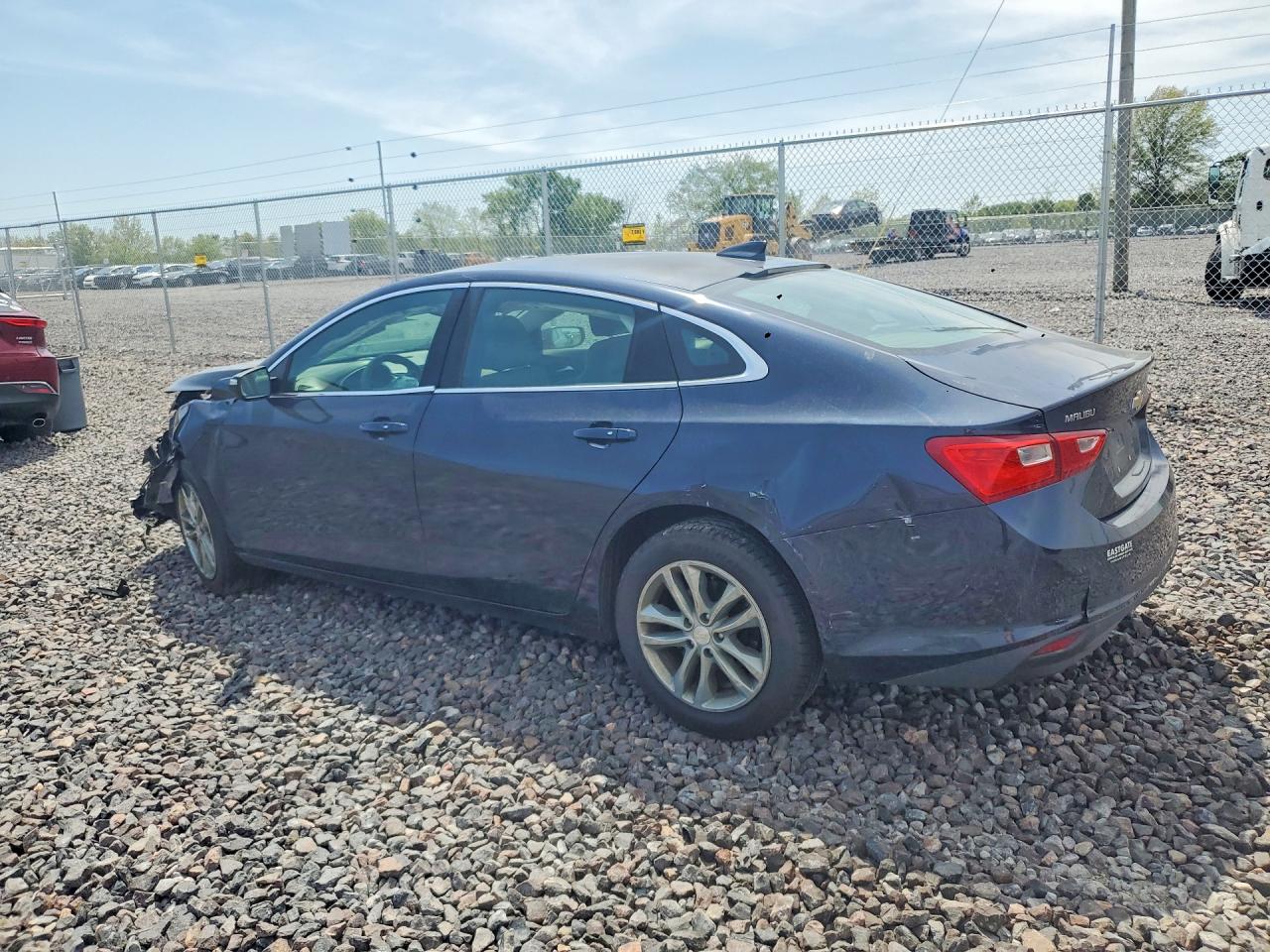 2017 CHEVROLET MALIBU LT photo 4