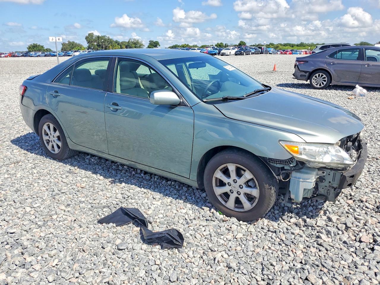 2011 TOYOTA CAMRY LE photo 10