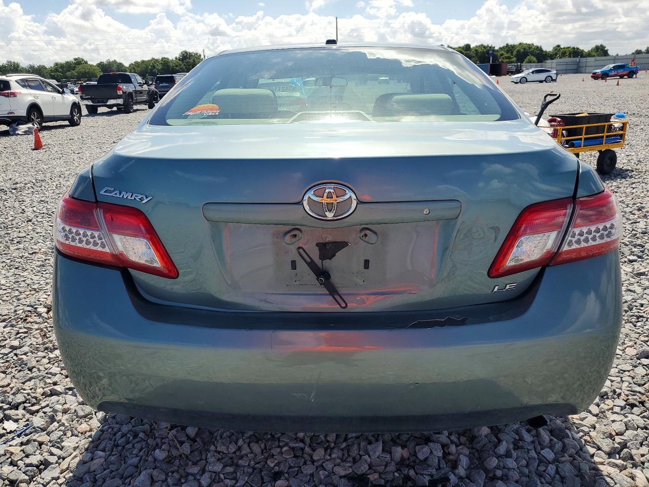 2011 TOYOTA CAMRY LE photo 16