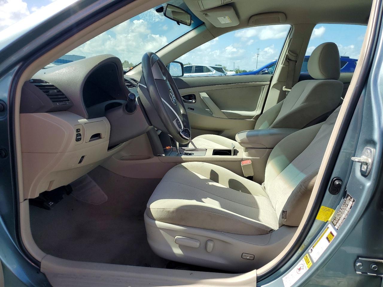 2011 TOYOTA CAMRY LE photo 19