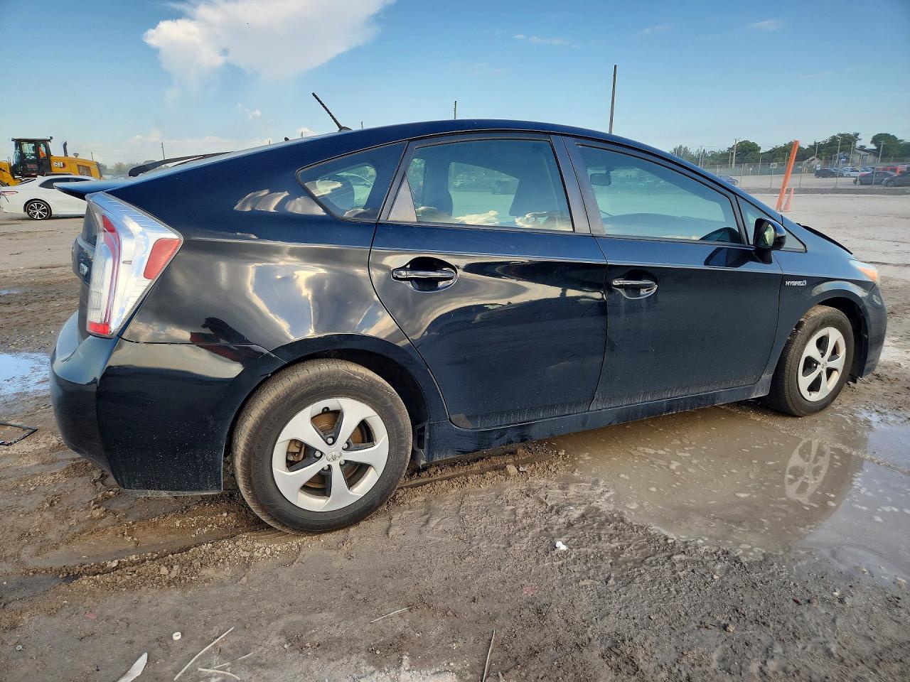 2015 TOYOTA PRIUS TWO photo 5