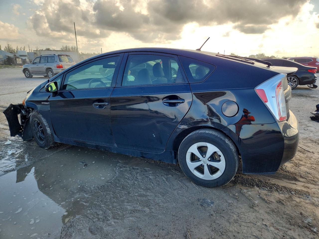 2015 TOYOTA PRIUS TWO photo 3