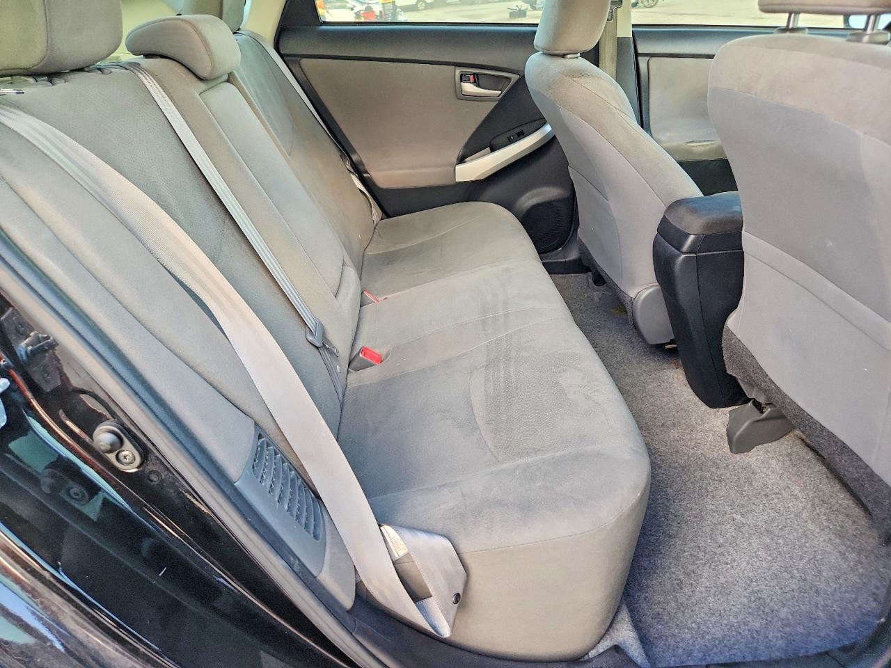 2015 TOYOTA PRIUS TWO photo 19