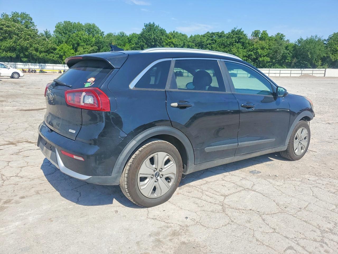 2017 KIA NIRO LX photo 3