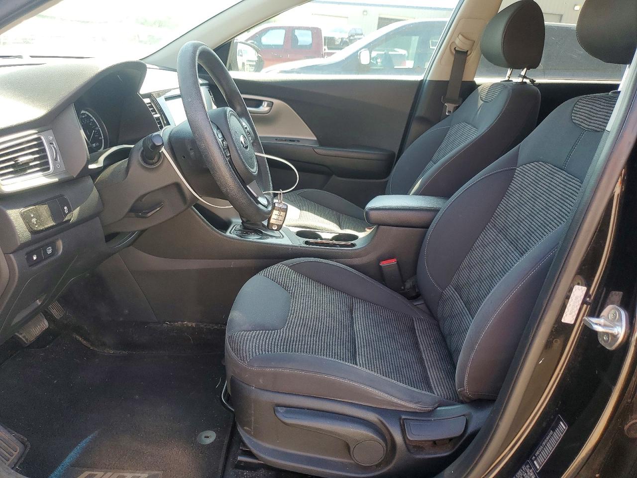 2017 KIA NIRO LX photo 7