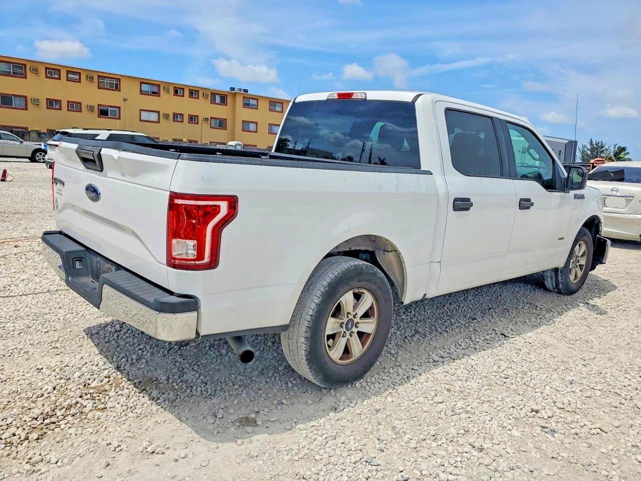 2017 FORD F150 SUPERCREW photo 5