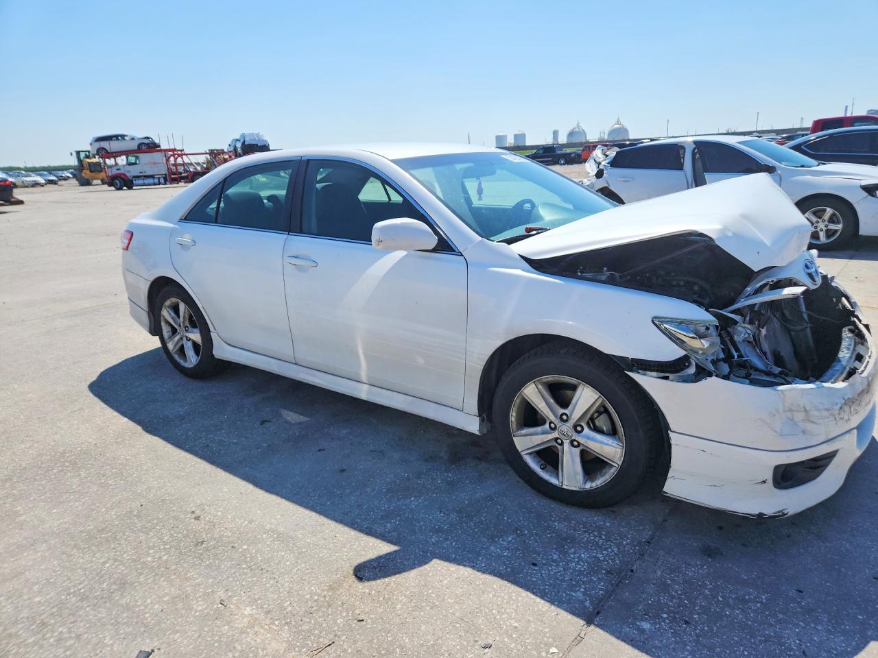 2011 TOYOTA CAMRY SE photo 7