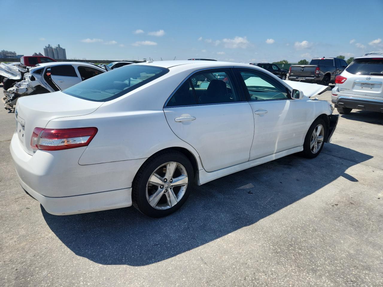 2011 TOYOTA CAMRY SE photo 5