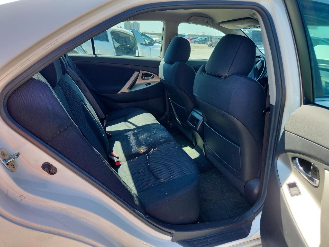 2011 TOYOTA CAMRY SE photo 19