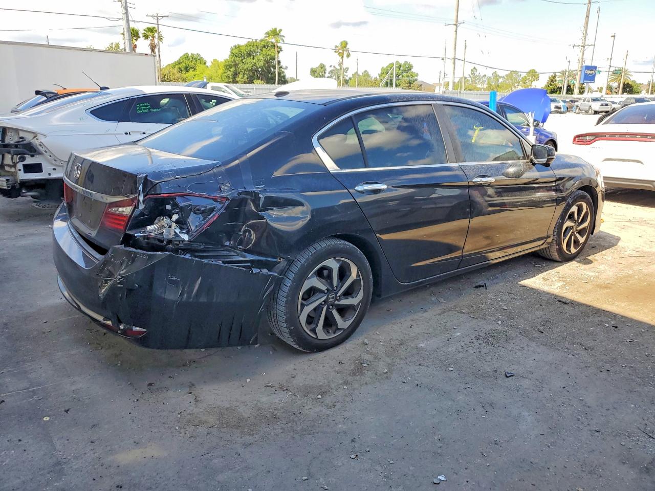 2017 HONDA ACCORD EX photo 5