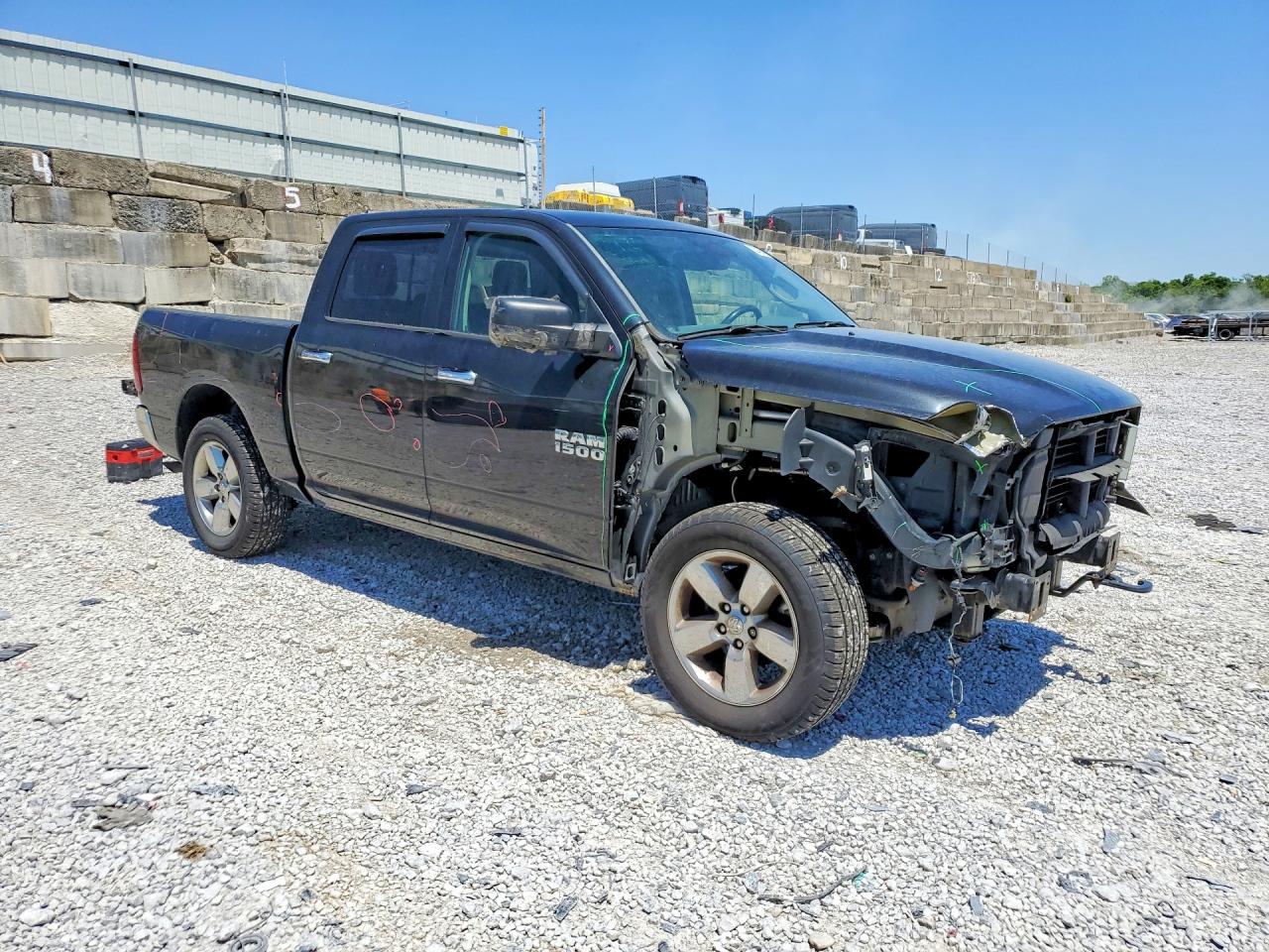 2016 RAM 1500 SLT photo 10