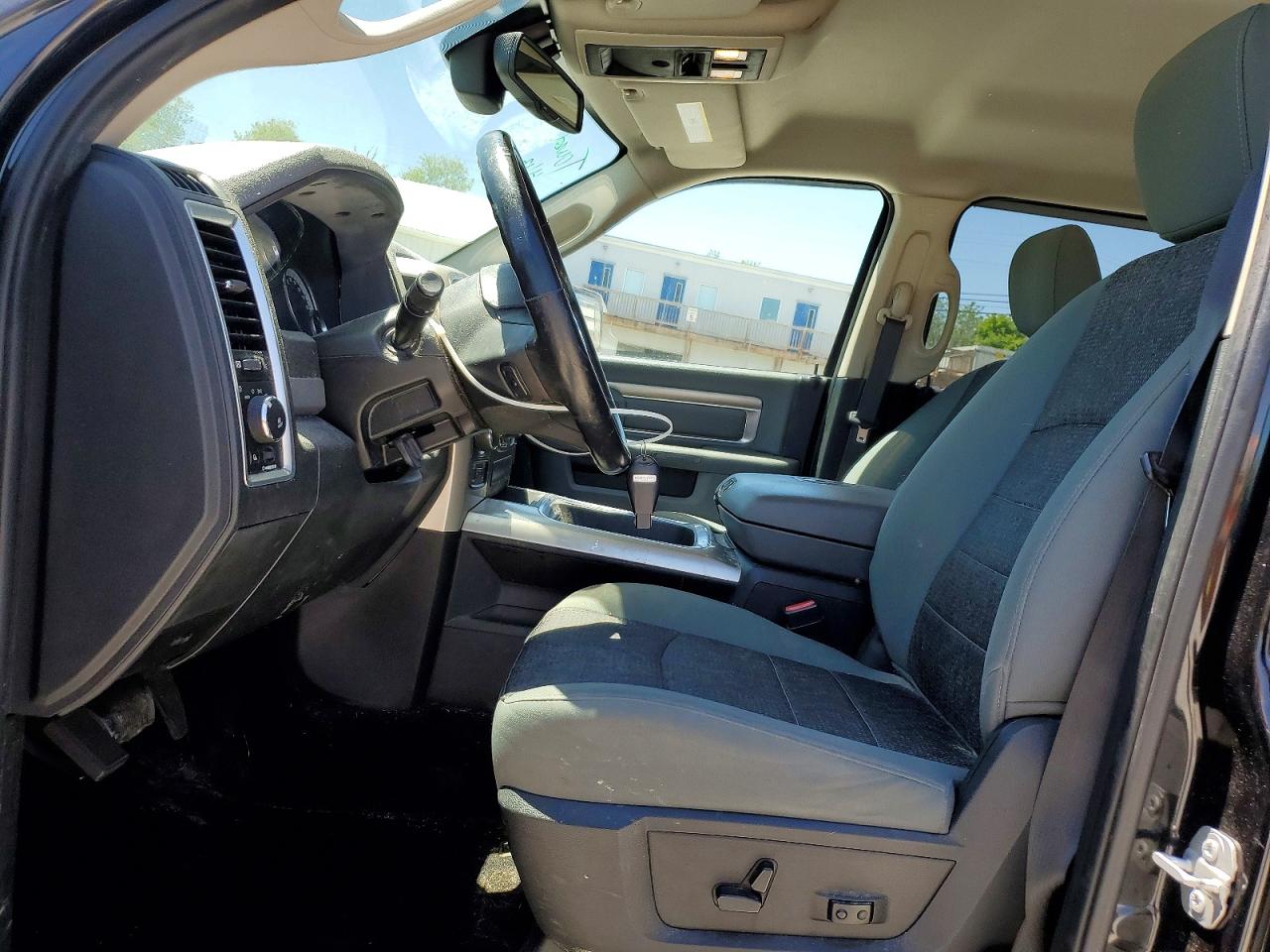 2016 RAM 1500 SLT photo 19