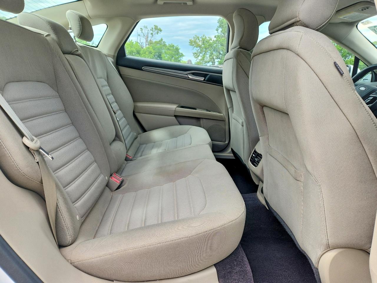 2017 FORD FUSION SE photo 28