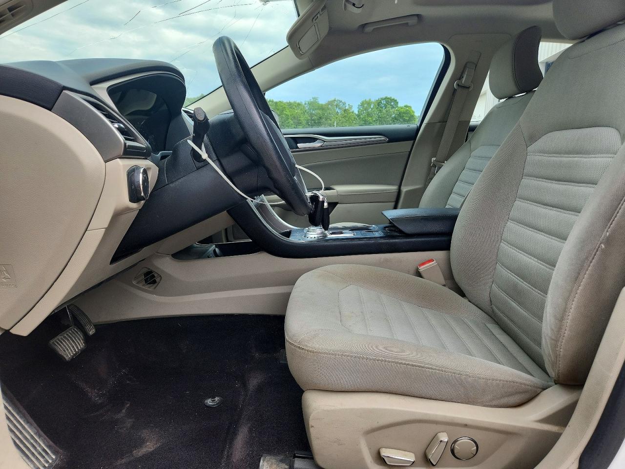 2017 FORD FUSION SE photo 19