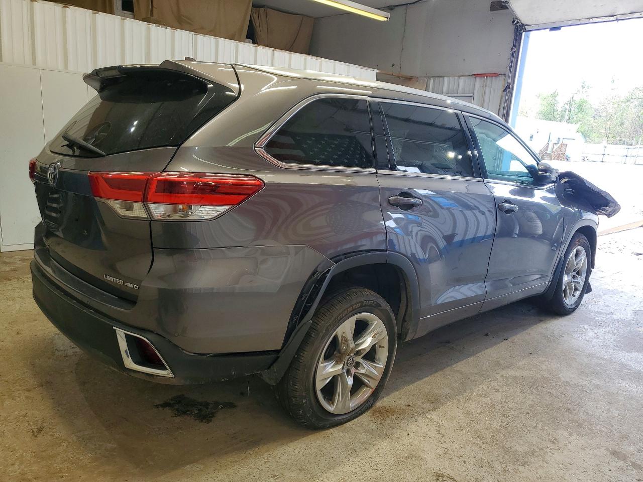 2019 TOYOTA HIGHLANDER LIMITED photo 3