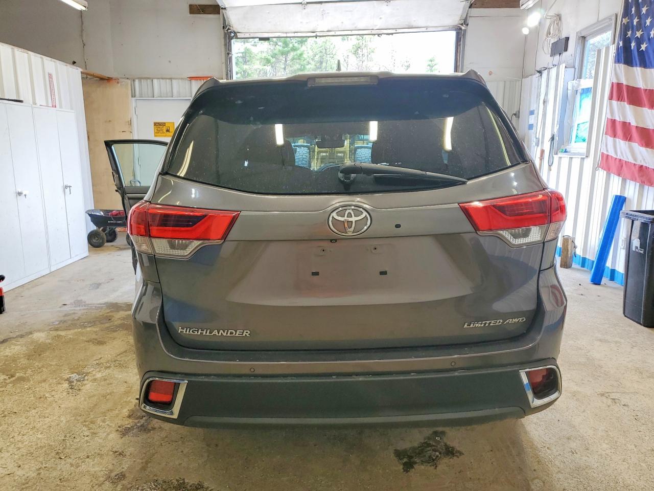 2019 TOYOTA HIGHLANDER LIMITED photo 6
