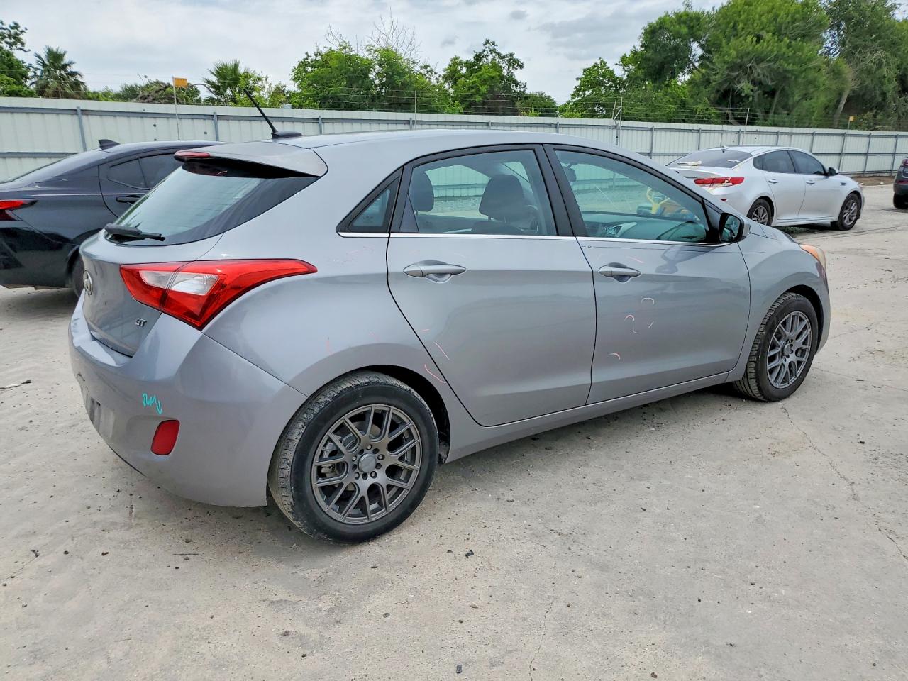 2016 HYUNDAI ELANTRA GT BASE photo 7