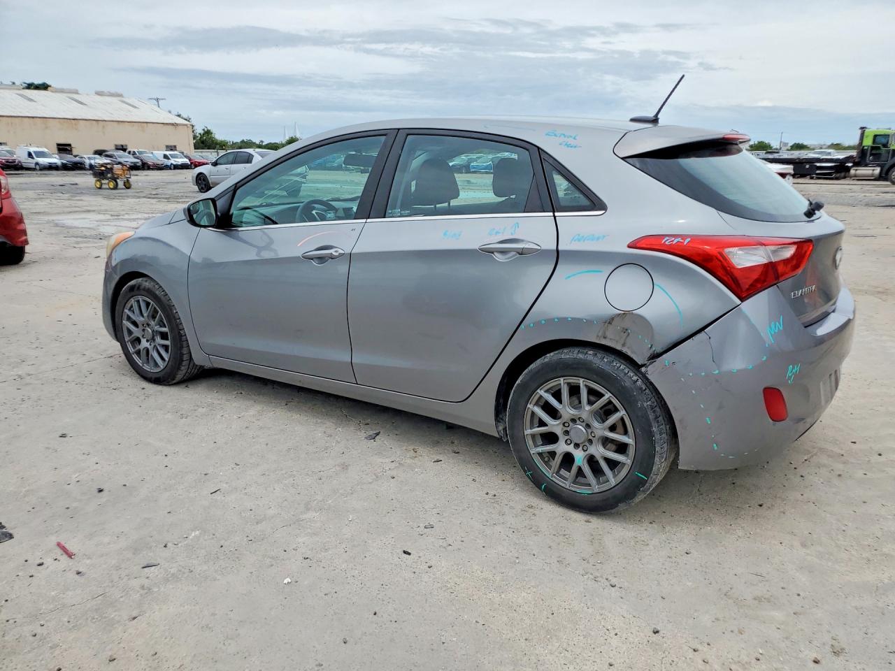 2016 HYUNDAI ELANTRA GT BASE photo 4