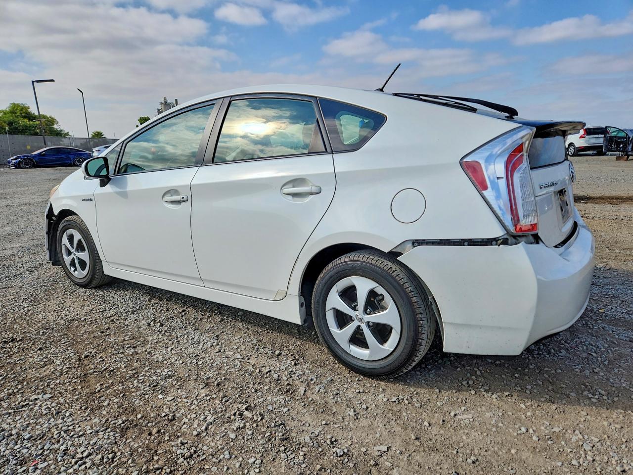 2013 TOYOTA PRIUS TWO photo 3