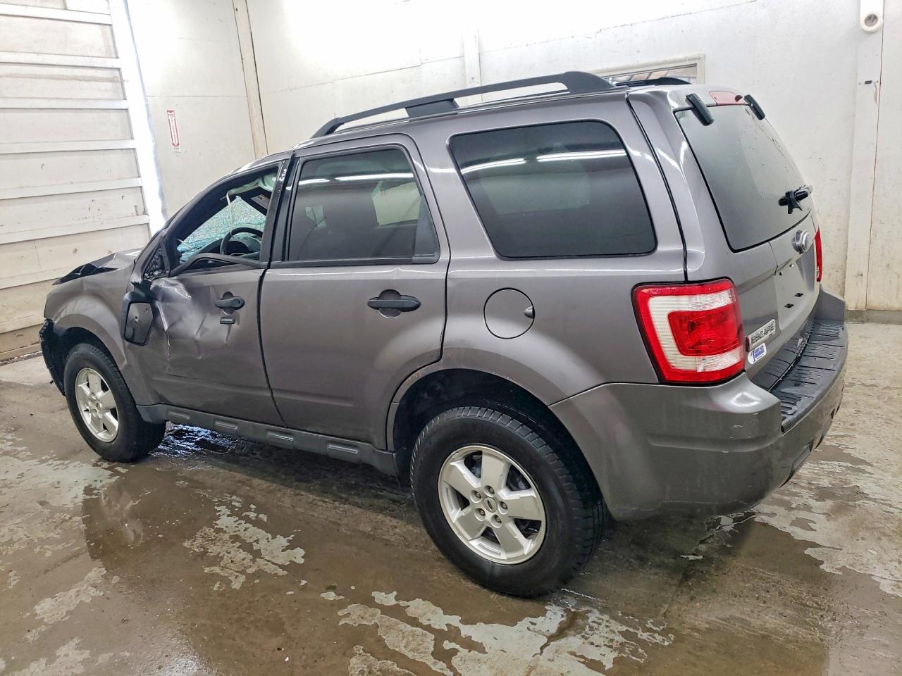 2010 FORD ESCAPE XLT photo 4