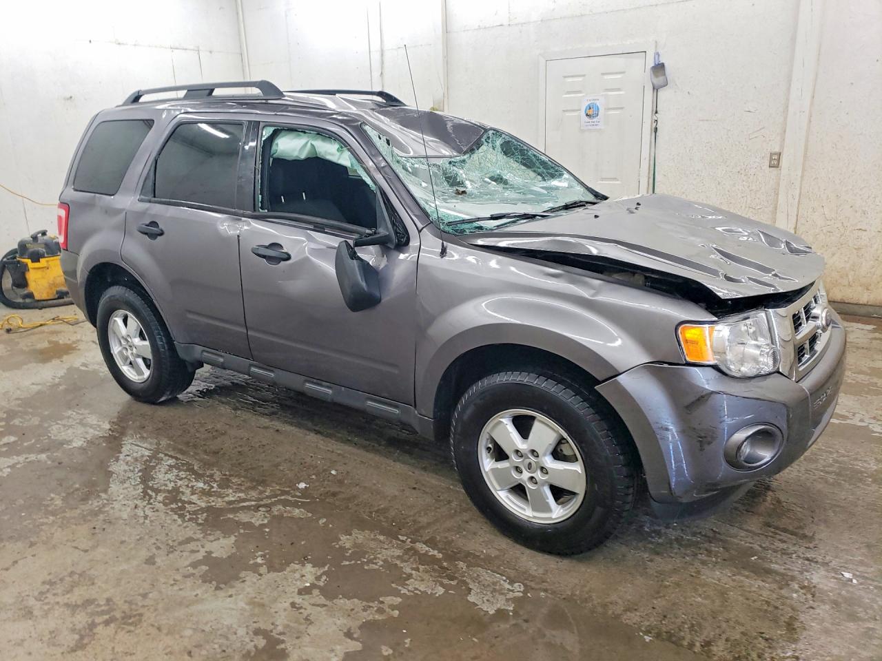 2010 FORD ESCAPE XLT photo 10