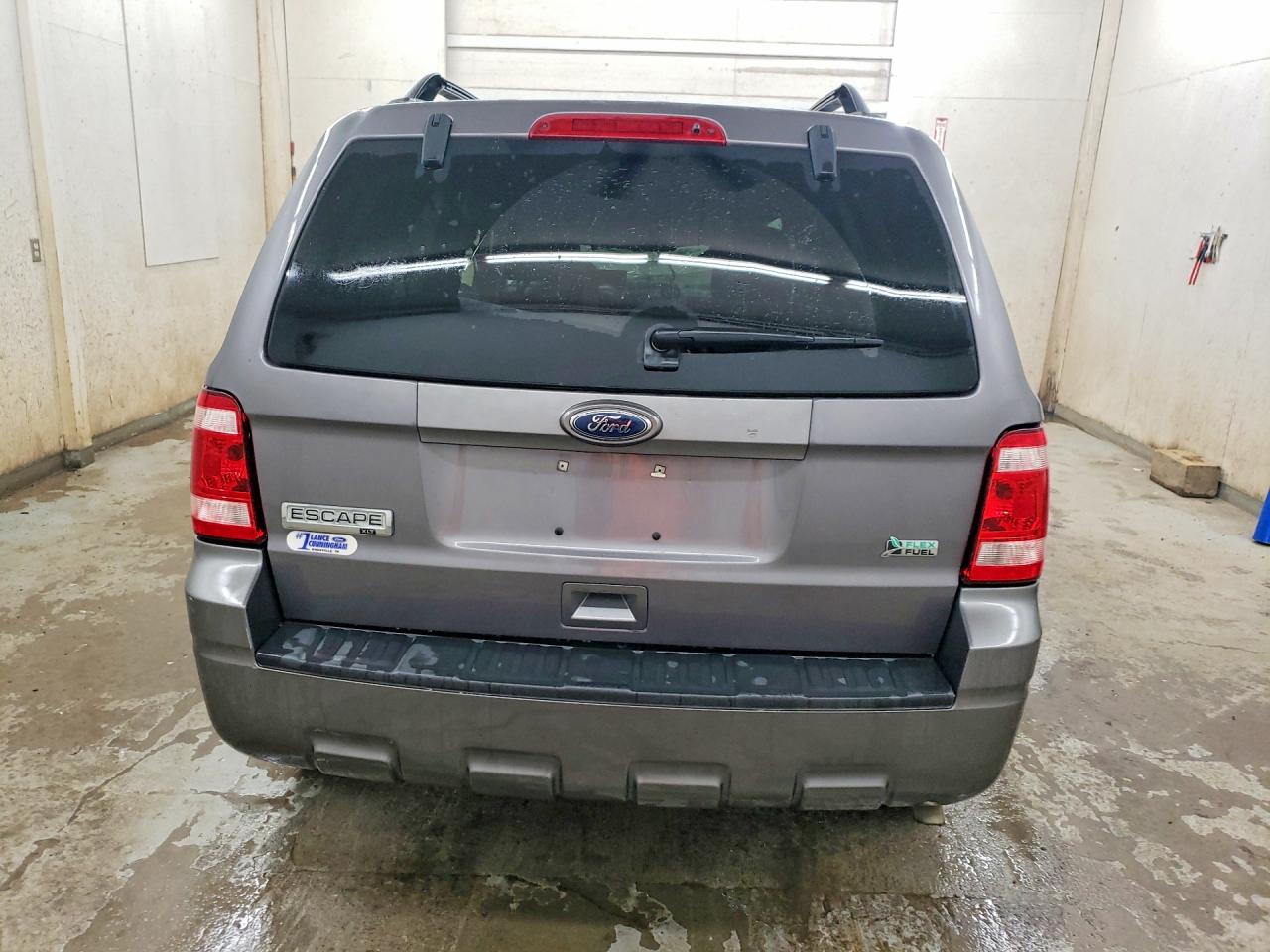 2010 FORD ESCAPE XLT photo 16