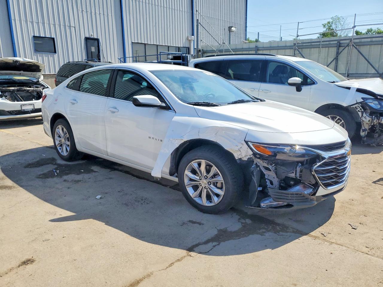 2023 CHEVROLET MALIBU LT photo 4