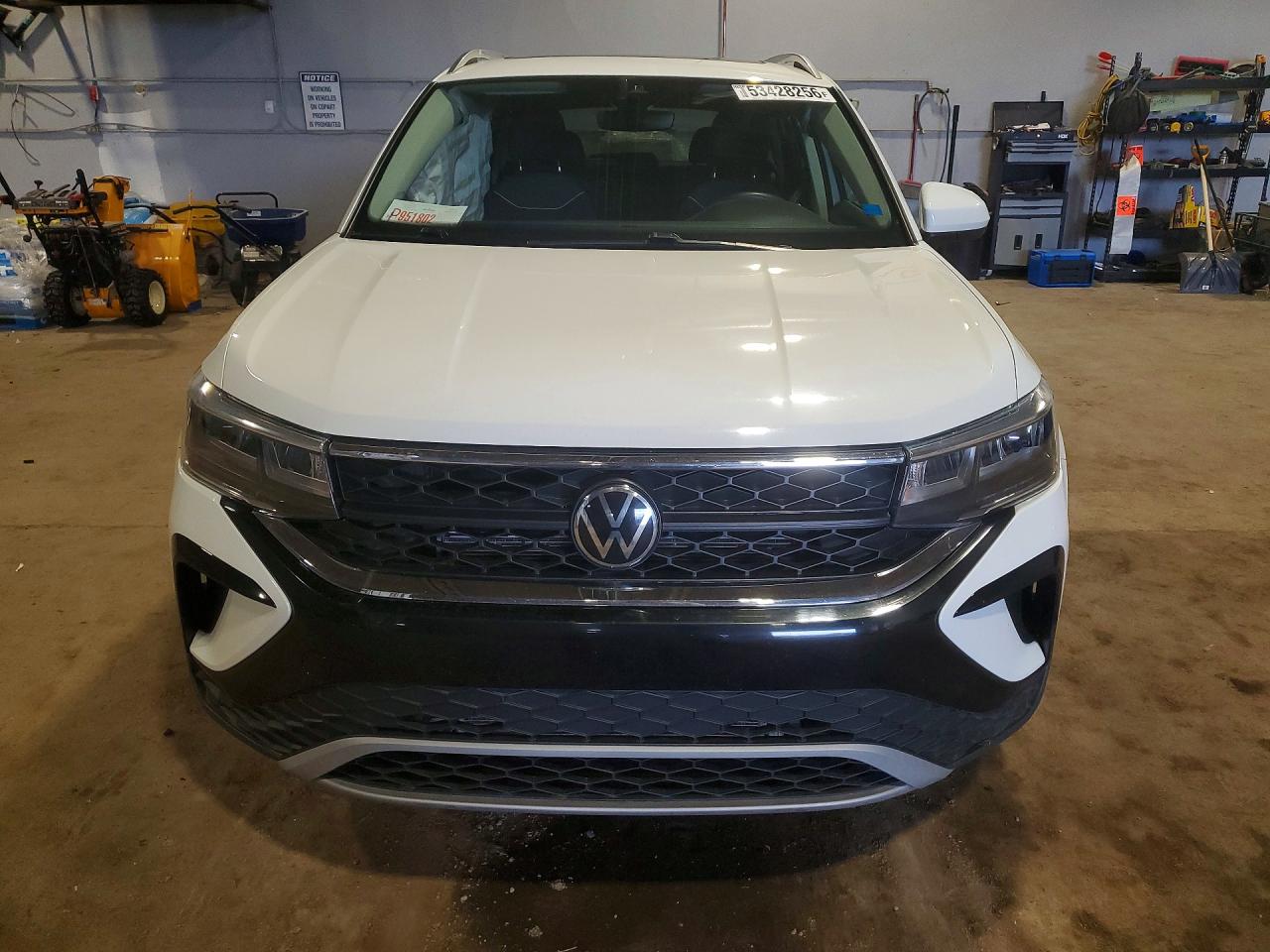 2024 VOLKSWAGEN TAOS SE photo 9