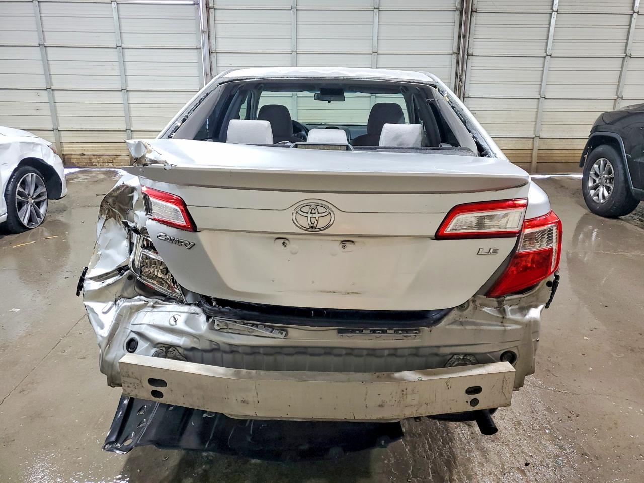 2012 TOYOTA CAMRY LE photo 11