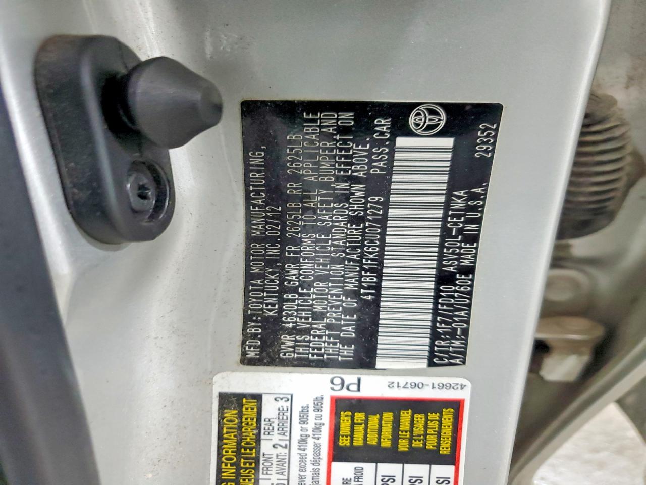 2012 TOYOTA CAMRY LE photo 23