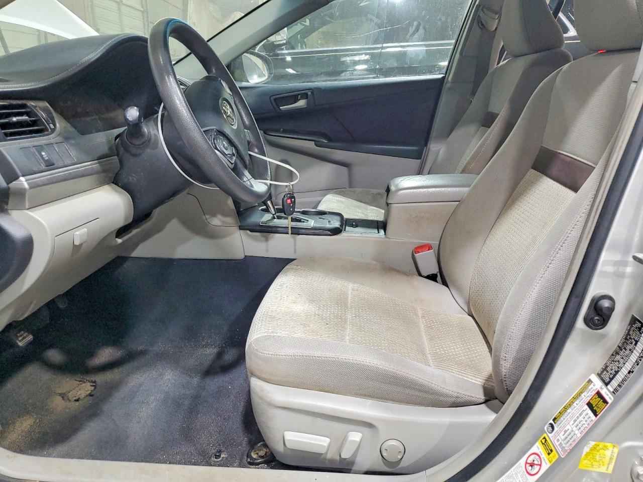 2012 TOYOTA CAMRY LE photo 13